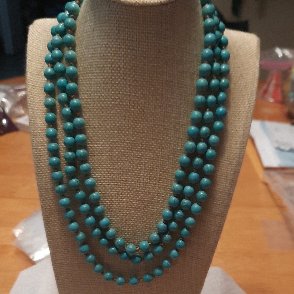 Elegant Turquoise Beaded Necklace